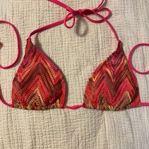 Multi color BECCA triangle top